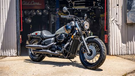 Honda Shadow s laděnými výfuky
