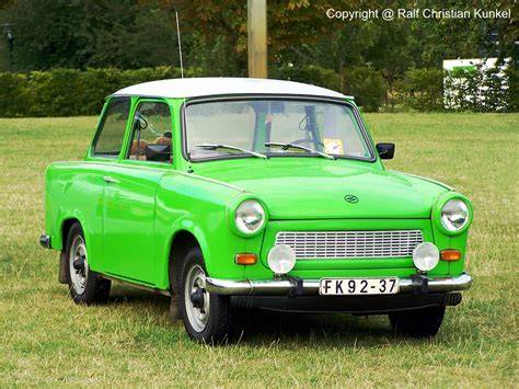 Trabant 601 před továrnou Sachsenring
