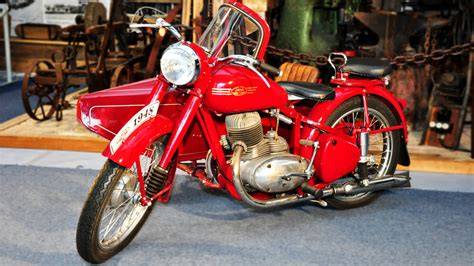 renovovaný motocykl Jawa Pérák