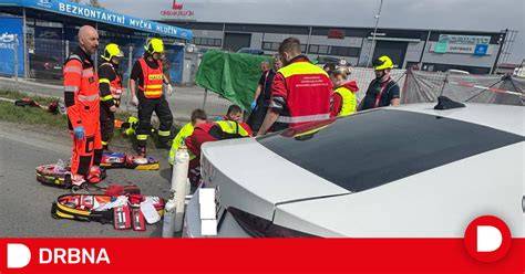 Střet motocyklu s automobilem při odbočování
