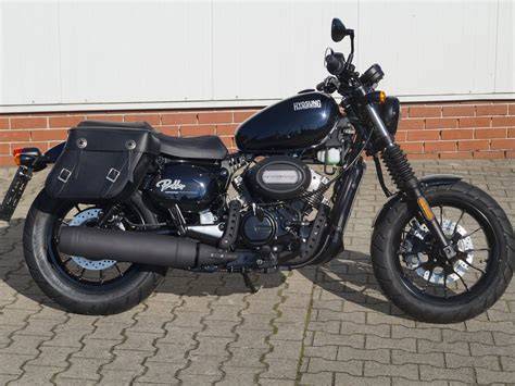 Hyosung Aquila s bočními brašnami