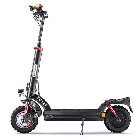 Terénní elektrická koloběžka s dvojicí motorů