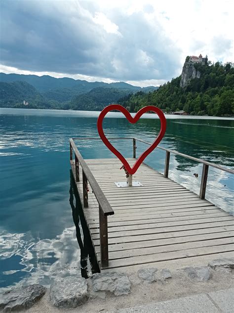 Slovinské Alpy jezero Bled motorka