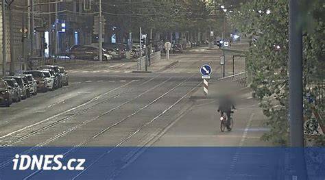 Opilý cyklista na silnici