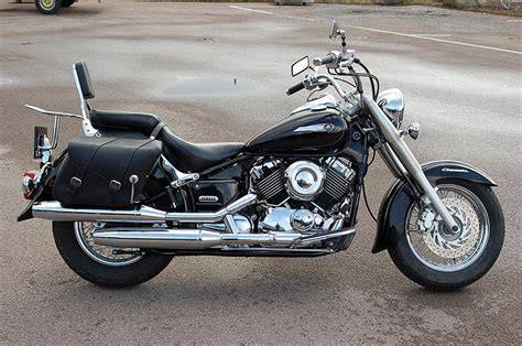 Yamaha DragStar s kufrem GIVI a opěrkou