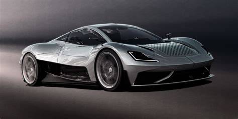 moderátor testující sportovní automobil