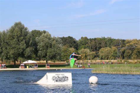 Wakepark a cyklostezka Dubice