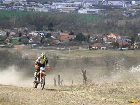 Enduro závodní trať v přírodním areálu