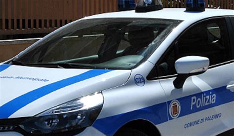 Polizia Municipale motocykl městská ulice