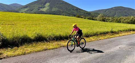 cyklista na silnici u Jihlavy