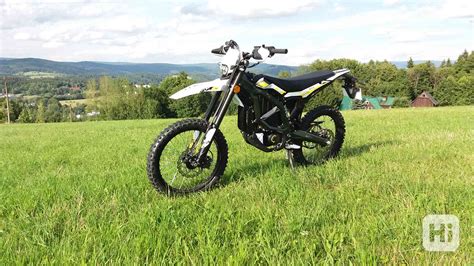 Enduro motorka s krytem pod motor