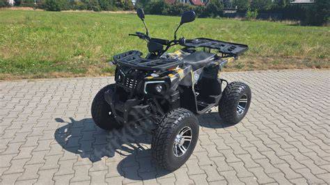 Elektrická čtyřkolka ATV se SPZ na silnici