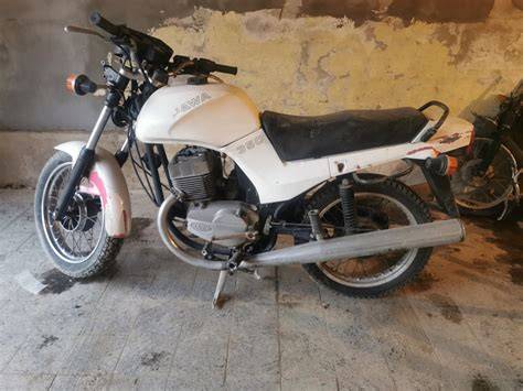Policejní Jawa 350 s STOP světlem