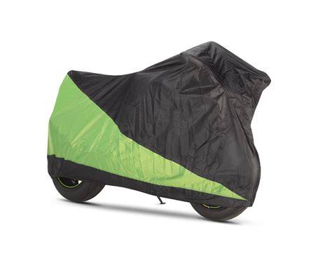 motocykl zakrytý venkovní plachtou