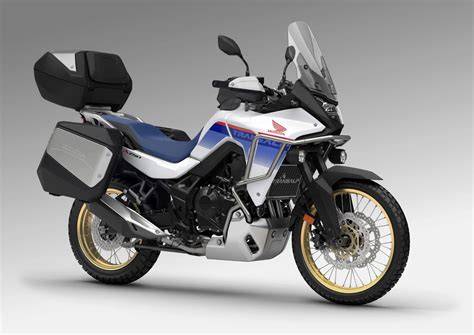 Honda XL750 Transalp na šotolinové cestě