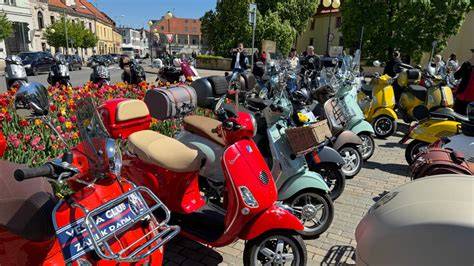 Historická Vespa na italské ulici