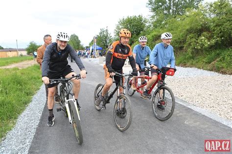 Cyklostezka Svatovítská Dejvice cyklisté