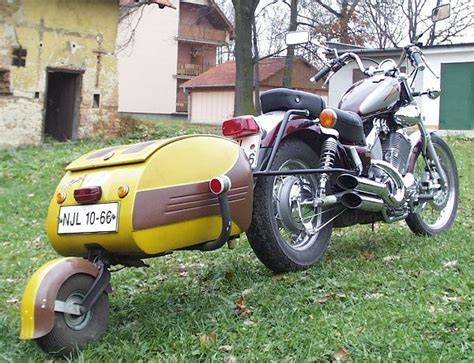 motocykl na nosiči tažného zařízení