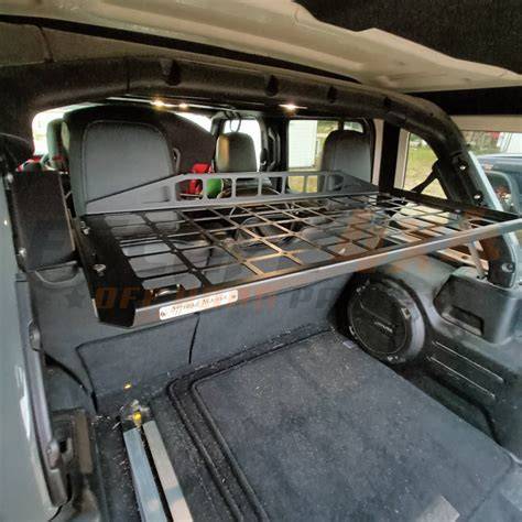 Úložný prostor pod sedátkem odrážedla Jeep