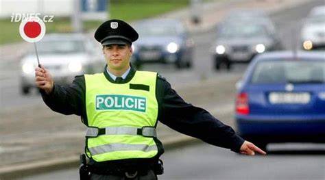 policejní kontrola motocyklistů silnice