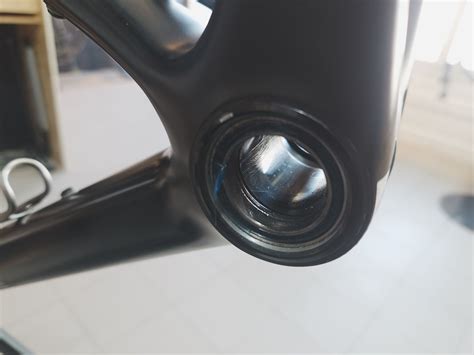 kontrola motocyklové přilby po pádu