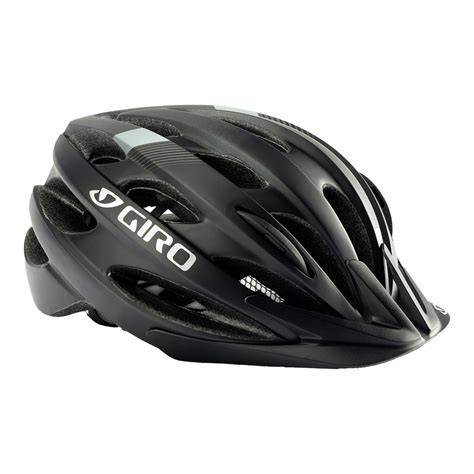 Černá cyklistická helma Giro na kole