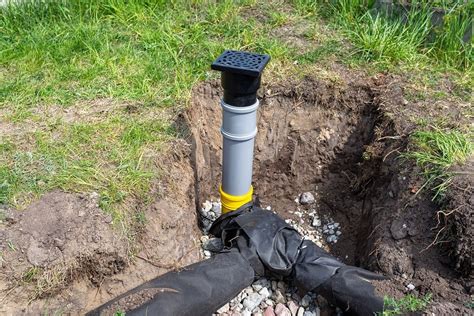 Řez asfaltovou cyklostezkou drenáž