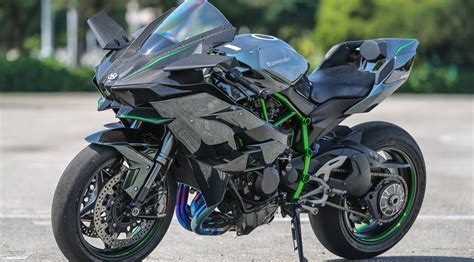 Kawasaki Ninja H2R na závodní trati