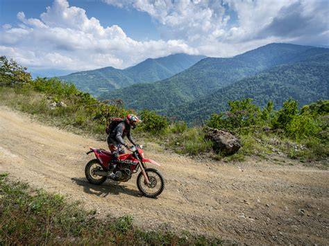 Gruzie enduro terény a cesty