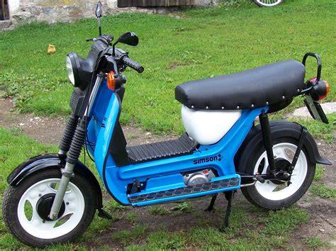 Simson SR 50 zaparkovaný z boku