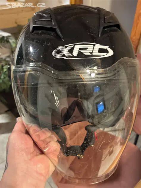 letní moto helma - ventilace a barvy