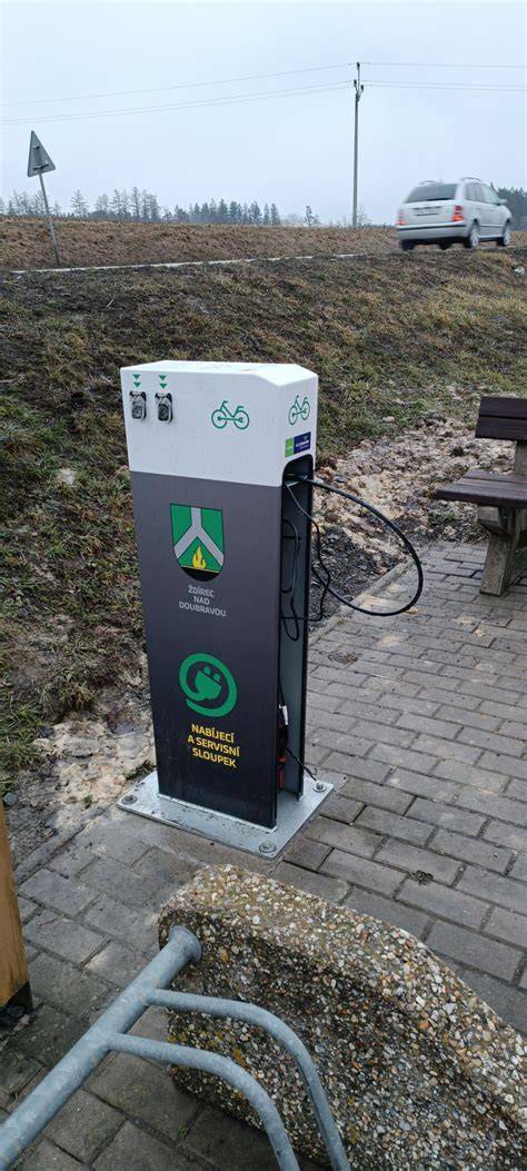 integrovaná servisní a nabíjecí stanice