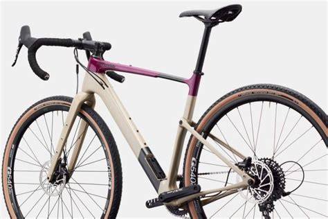 Gravel Cannondale na šotolinové cestě