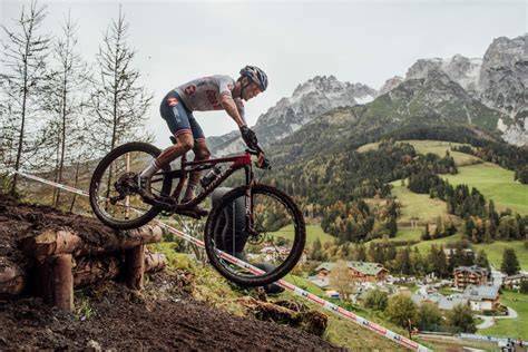 Thomas Pidcock závod E-MTB Leogang
