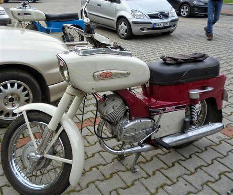 Jawa 250 Bizon žlutý motocykl