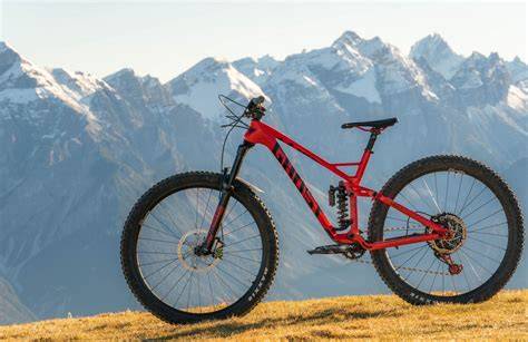 Enduro kolo v technickém sjezdu