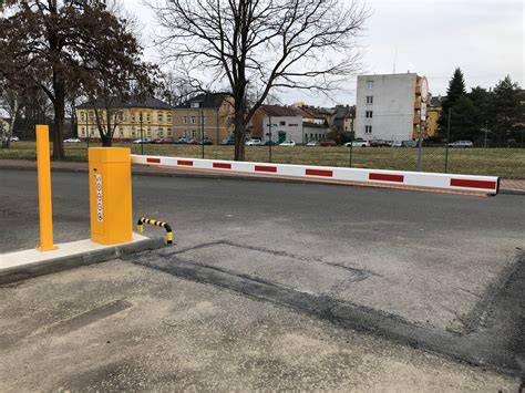 skútr na soukromém parkovišti