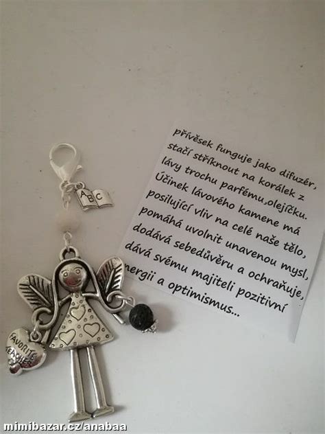 Andělský přívěsek na cyklistickém batohu