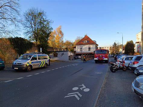 Střet motocyklu s nákladním vozidlem