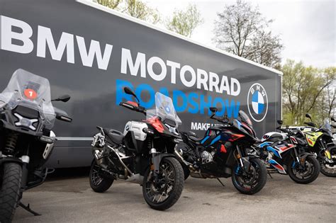 BMW Motorrad trikolóra na kapotáži