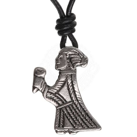 vikingský přívěsek s rohatou helmou