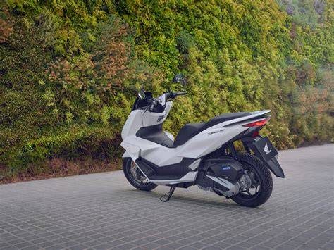 Honda PCX125 ve městě