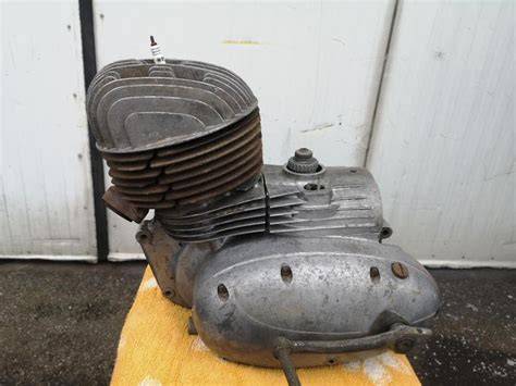 rozložený motor ČZ 250 455