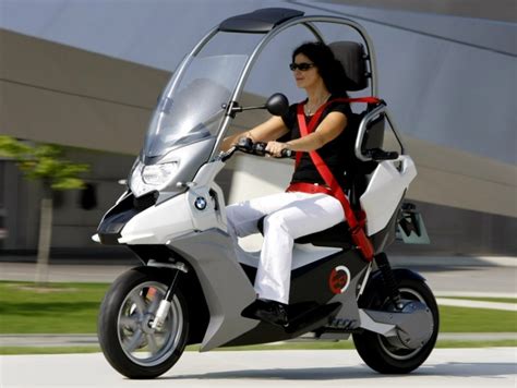 BMW C1 zakapotovaný skútr bezpečnostní rám