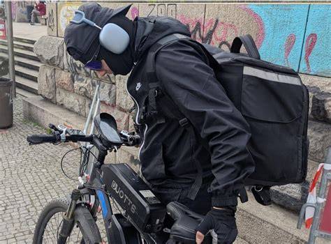 Policie pátrá po cyklistovi po nehodě