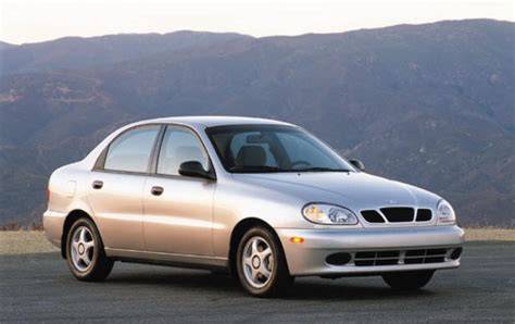 Daewoo Leganza se střešními příčníky