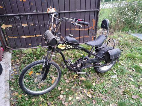 Motokolo Chopper s širokou zadní pneumatikou