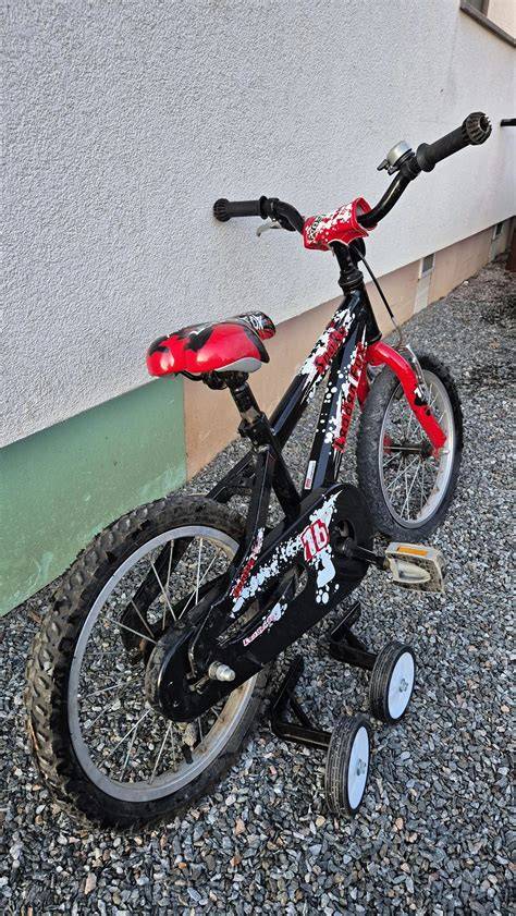 dětské kolo s balančními kolečky