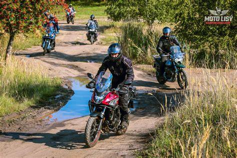 typy motocyklových přileb silnice terén