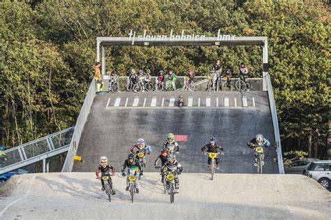 startovaci rampa BMX ilustrace (přehled)
